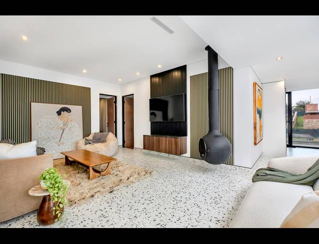 4 BEDROOM HOUSE FOR SALE IN HELDERFONTEIN ESTATE